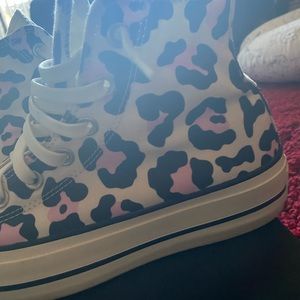 Ladies pink Leopard High top Converse